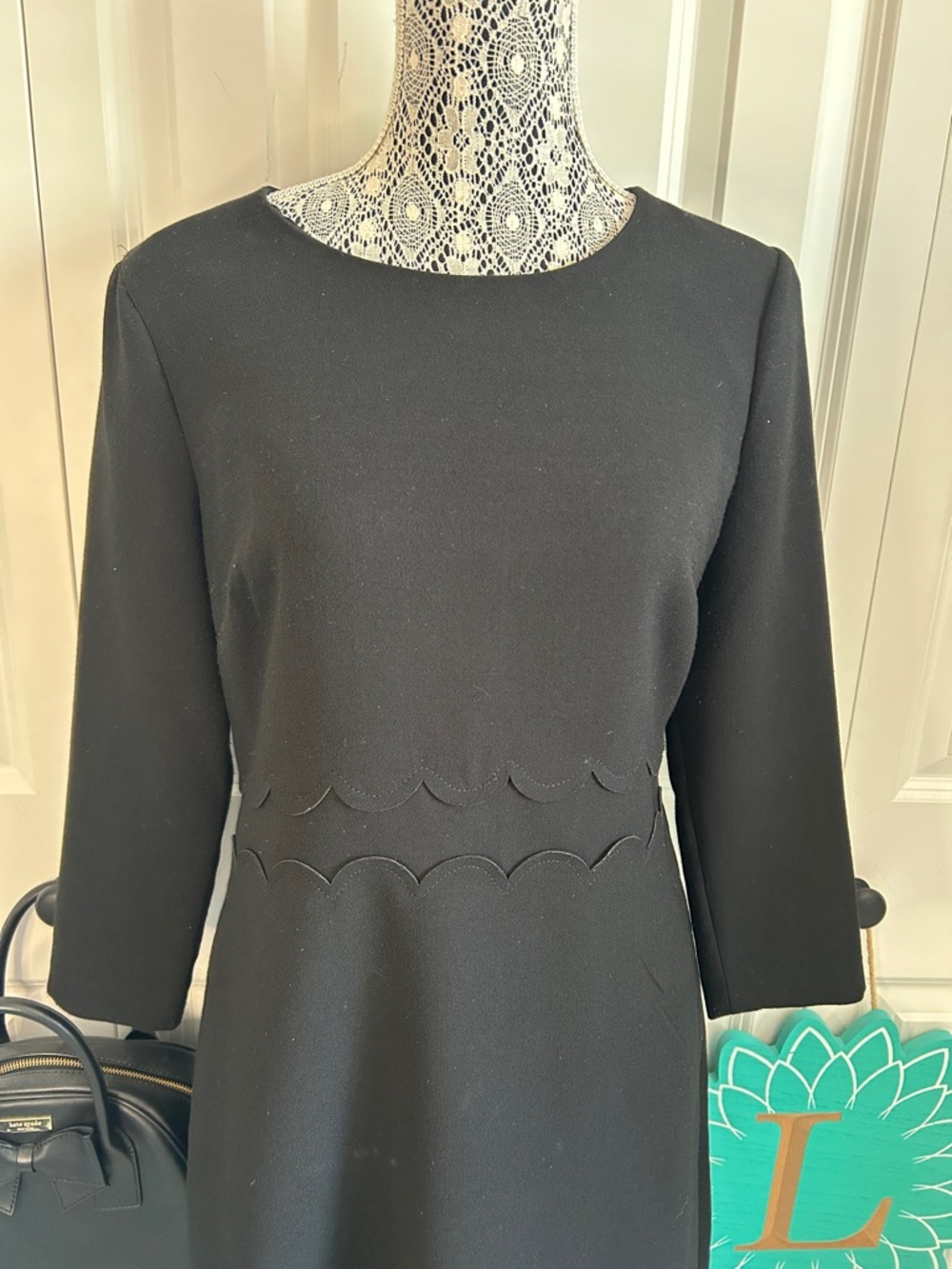 Banana Republic Scalloped Waist Sheath Dress | Timeless LBD | Size 8 w/pockets